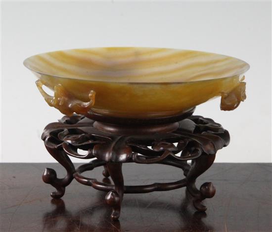 A Chinese chalcedony bats saucer dish, late 19th/early 20th century,